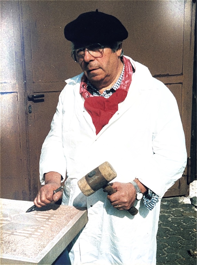 Alfred Hager bei der Handwerksarbeit